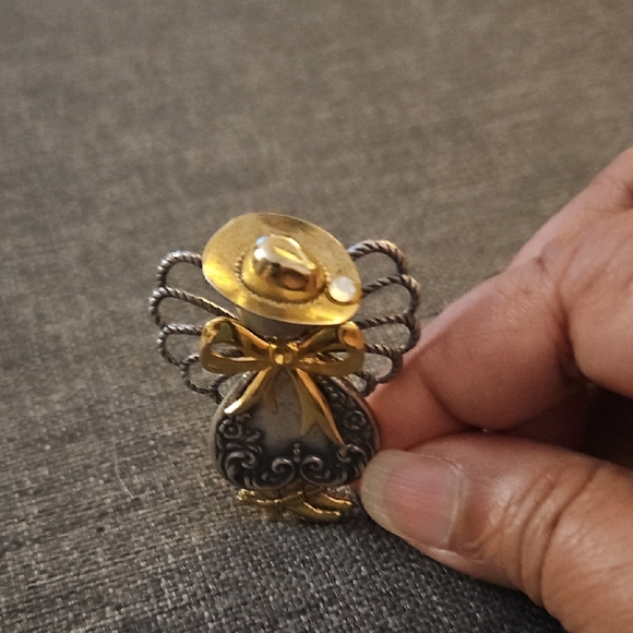 Elegant and ADORABLE Gold and Silver Angel Brooch with Hat, Boots And Bow - Picture 6 of 7